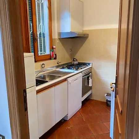 2 Bedrooms House At Lerici 500 M Away From The Beach With Sea View Enclosed Garden And Wifi Hébergement de vacances