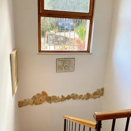 Hébergement de vacances 2 Bedrooms House At Lerici 500 M Away From The Beach With Sea View Enclosed Garden And Wifi Lerici