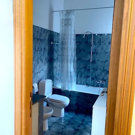 2 Bedrooms House At Lerici 500 M Away From The Beach With Sea View Enclosed Garden And Wifi Hébergement de vacances